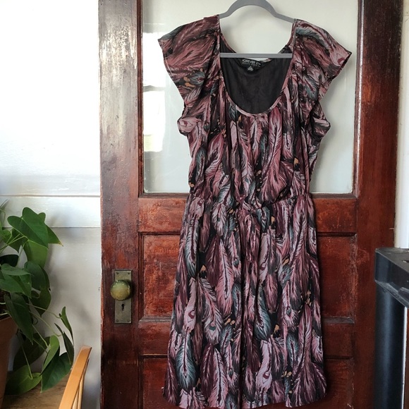 Forever 21 Plus Size Feather Print Ruffle Sleeve Dress 1X - Picture 4 of 12
